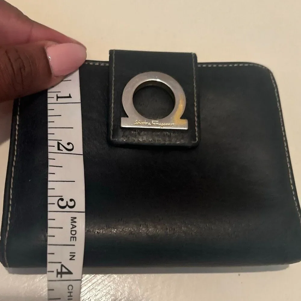 Ferragamo Compact Gancini Tab Wallet Black Leather Preppy Equestrian Old Money
